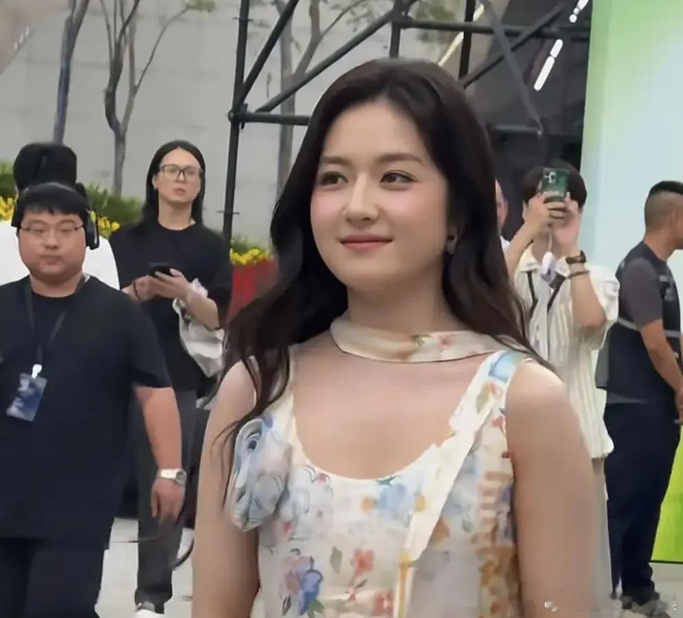 感觉现在李兰迪的体重要顶之前两个吧。 