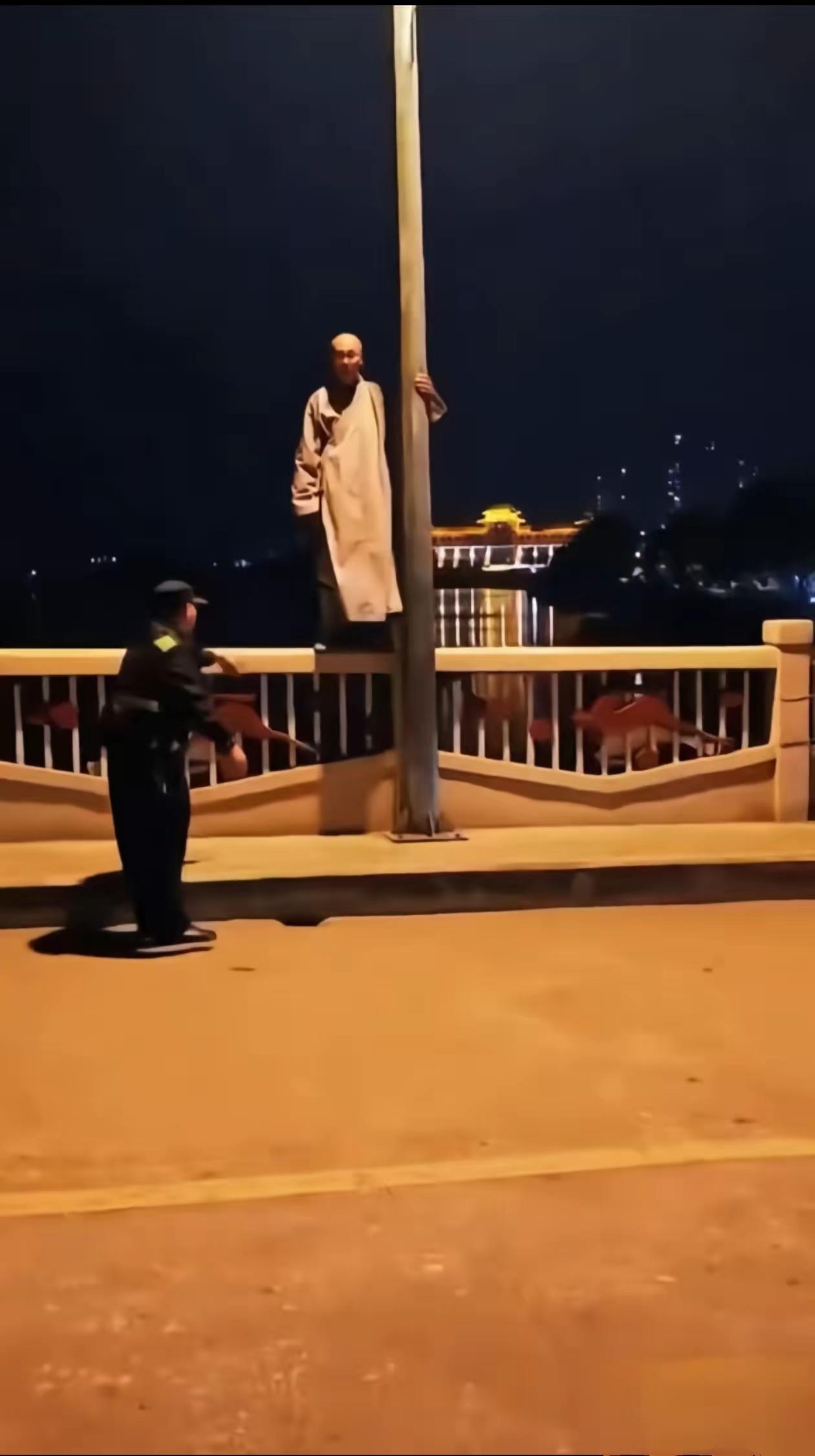 广东吴川江心岛这事儿，看得人心里堵得慌！年关将至，守庵半生的释静觉师父竟被逼到深