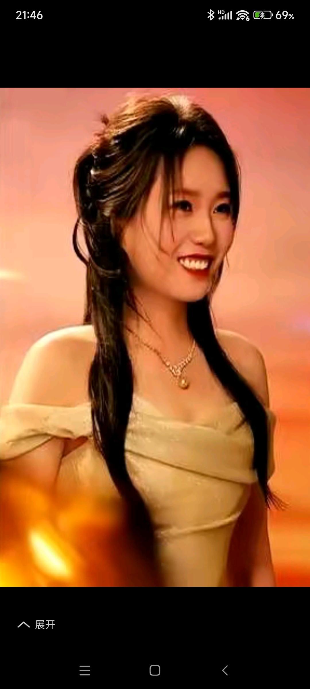 人一瘦下来可真美，连气质都变了！快来看看李雪琴，不比不知道，一比吓一跳。都说一白