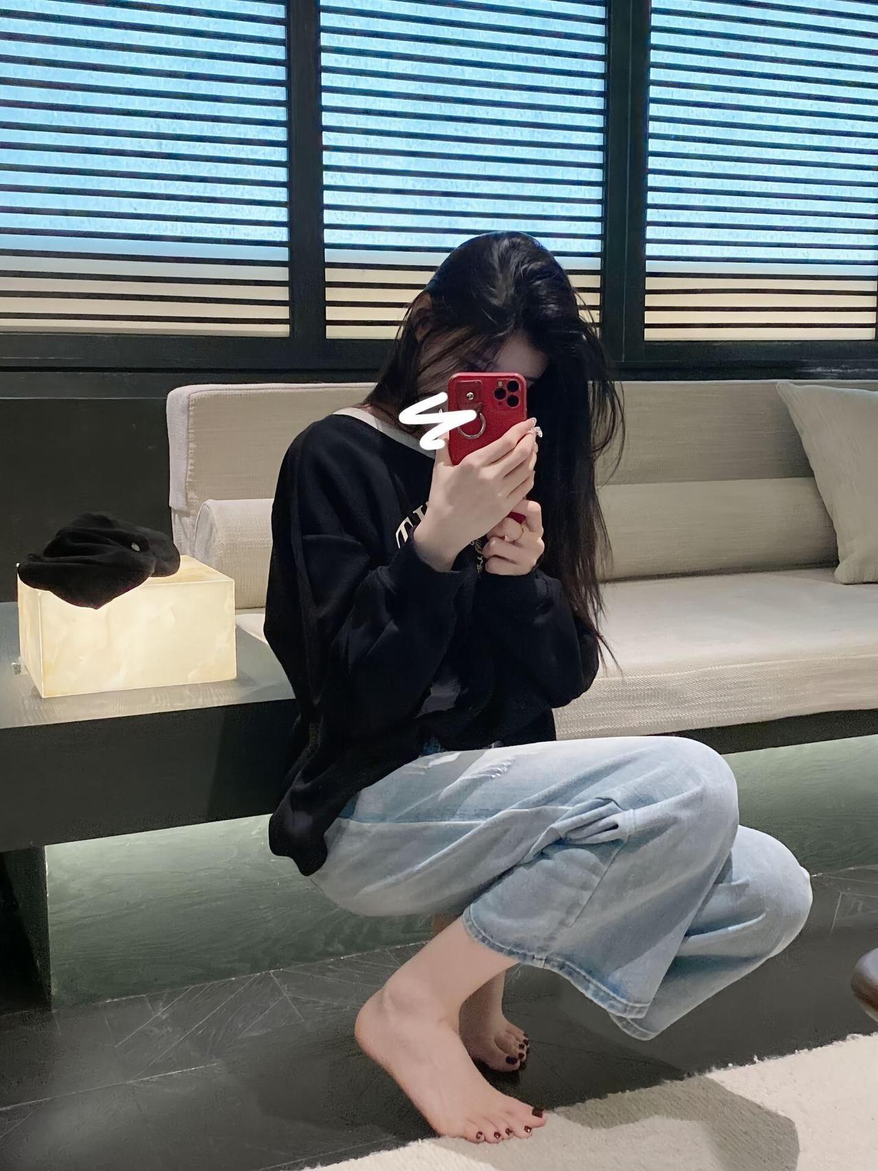 等待
今天我在等待，等待安装的小哥上门安装我的推拉衣柜，等待大娘拉走我的废旧纸壳