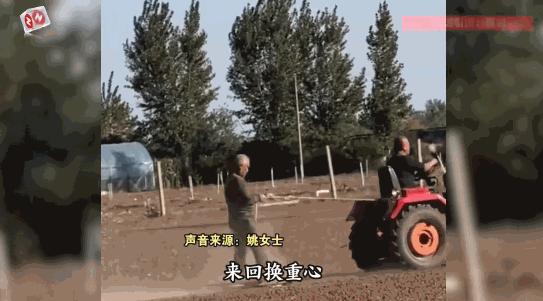 “人怎么能这么聪明！”近日，一对农民父子为了能快速播种，让麦子被深埋进土里，灵机