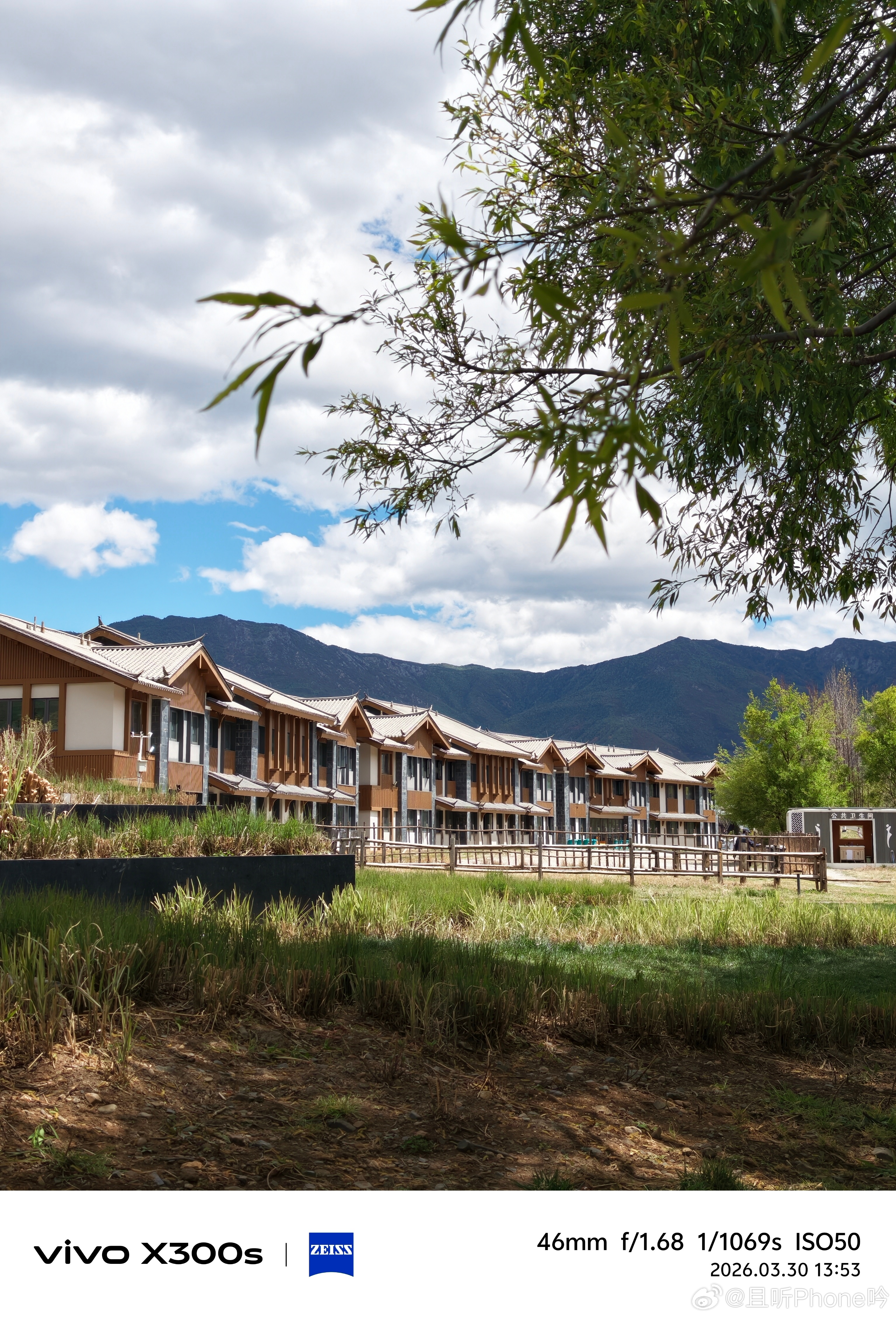 X300s影像硬件和X300大致一样，不过在原有的基础上，对影调、色彩进行了升级