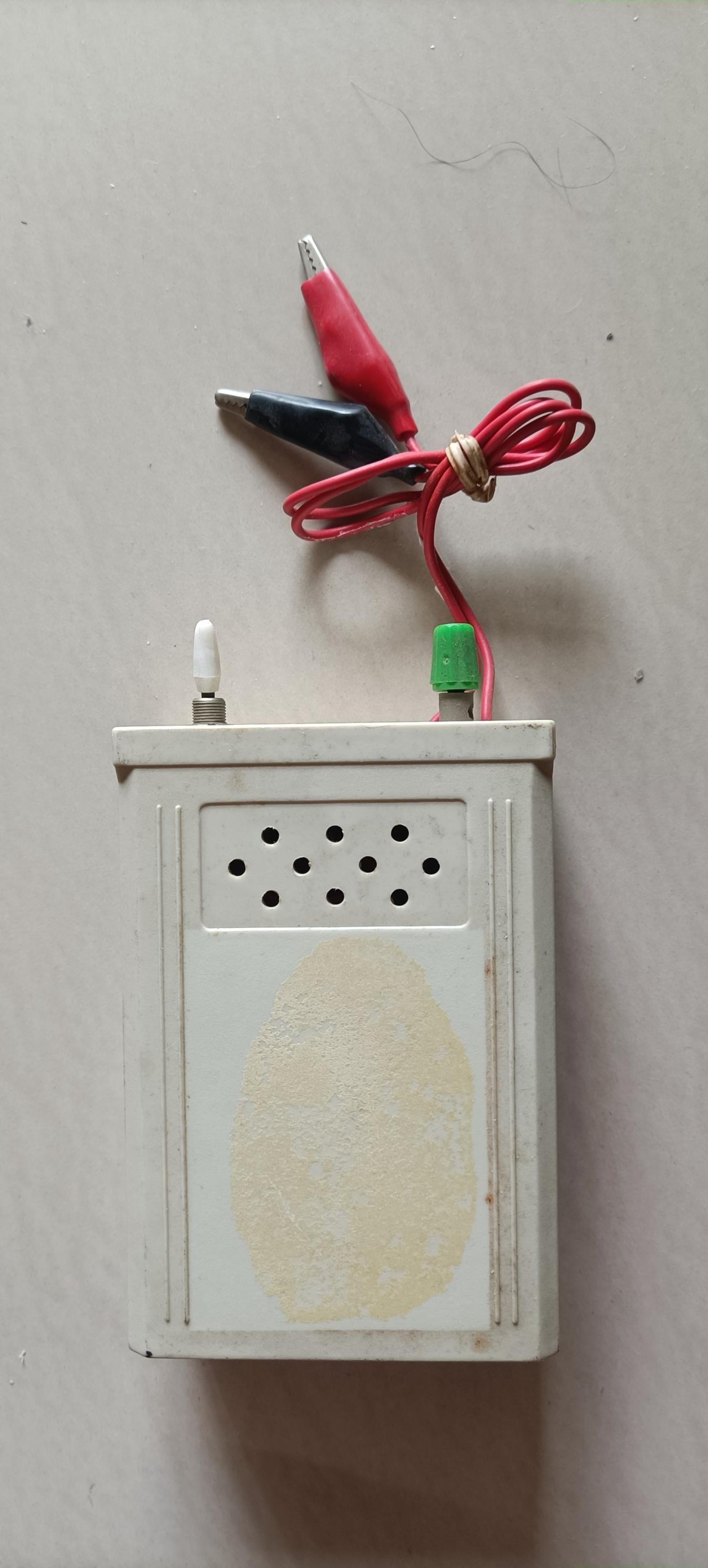 今天在家整理杂物，发现九十年代使用过的老物件，保存完好，一代人的记忆，大家猜猜干