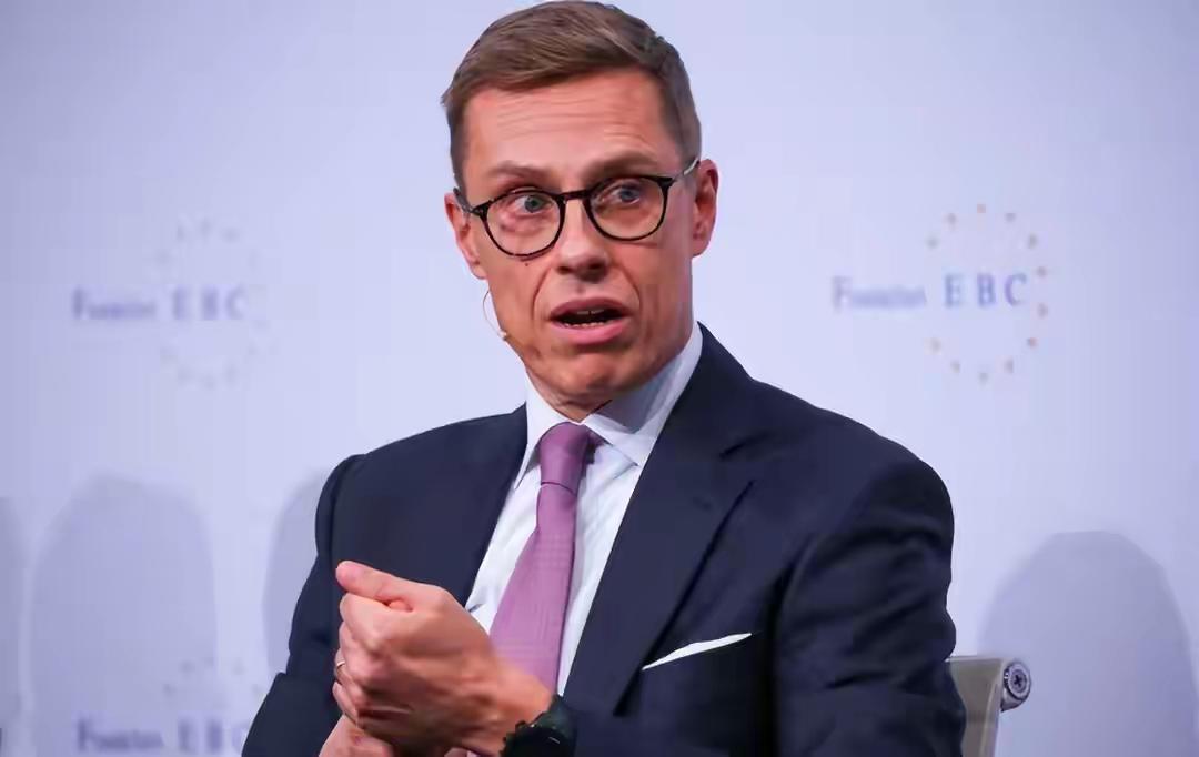 【有色眼镜】
芬兰总理​​斯图布12月15日称:，俄罗斯正是欧洲和西方安全的主要