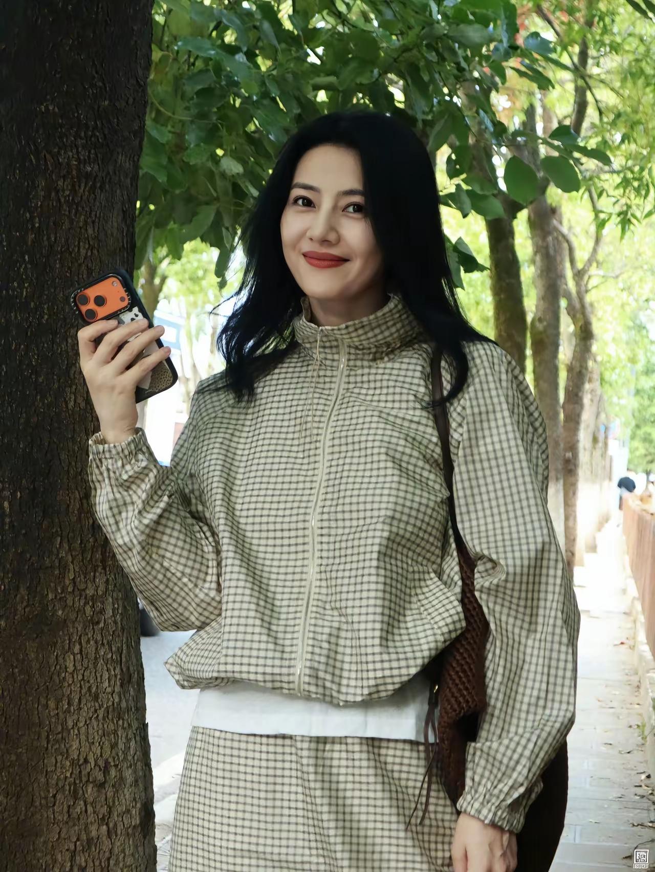 穿搭简单淡雅 确很美[赞]衣品如人， 内心纯净，质朴的美圆[比心][比心]