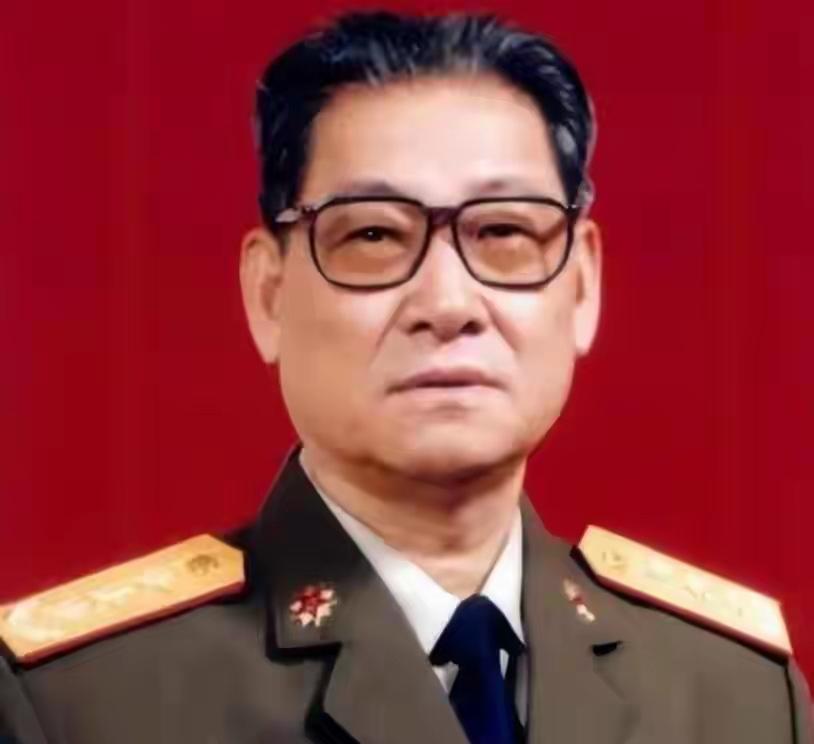 14岁参加革命，身经百战。1985年任济南军区司令员，1991年调任成都军区司令