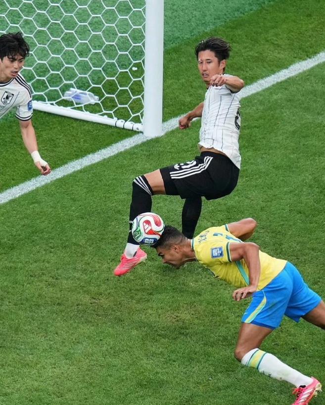 日本队1:2不敌巴西，主教练被曝光曾向首相承诺，将努力把大力神杯拿回“家”，结果
