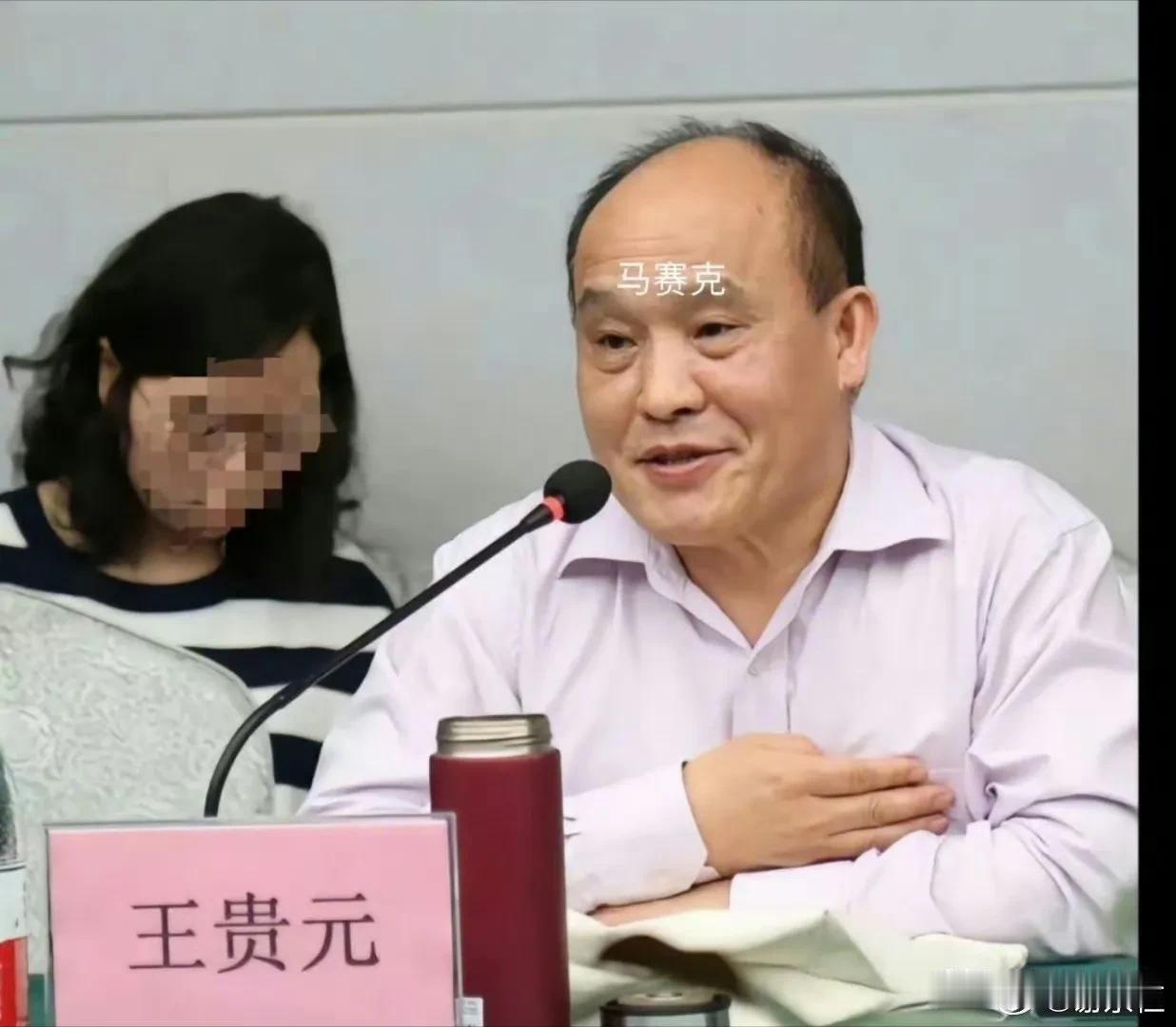 人大的声明连个公章都没有，安徽学校那个都有公章，学校处置有什么用，要是社会上发生