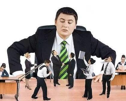 昨天一起聊天，一个哥们说起当前有些规定，真让人说不出得浑身脑疼。
哥们在乡镇工作