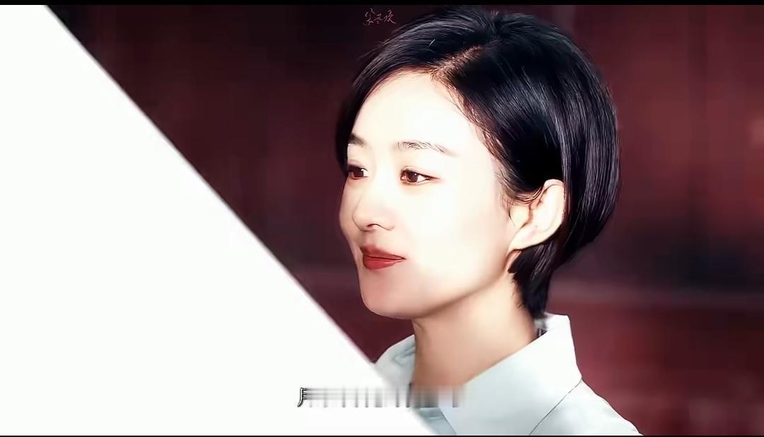 谁懂啊！《小城大事》这波直接杀疯了，收视登顶简直实至名归！赵丽颖演的李秋萍太戳人