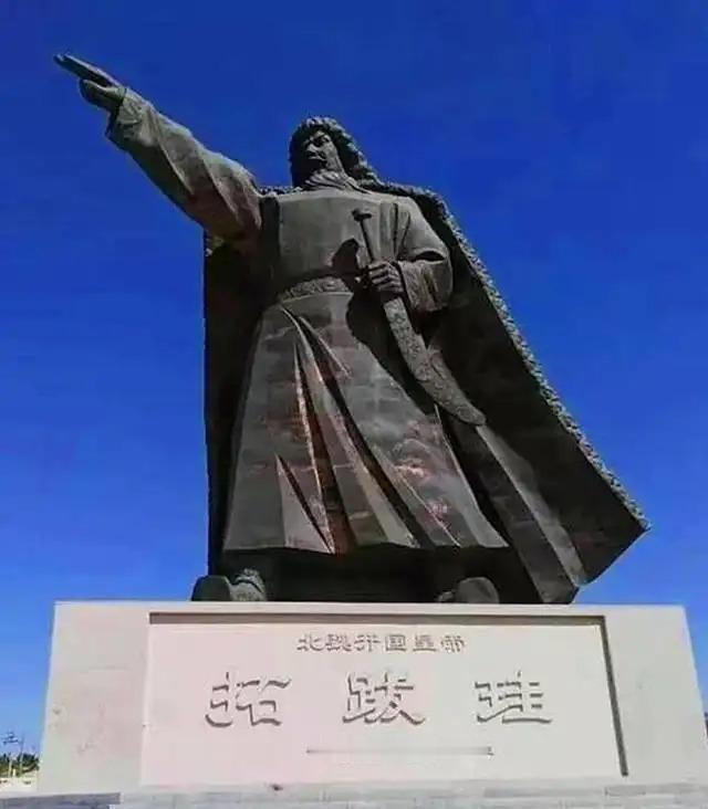 北魏道武帝拓跋珪年轻时，在母亲的娘家贺兰部见到了自己貌美如花的小姨，便要娶小姨为