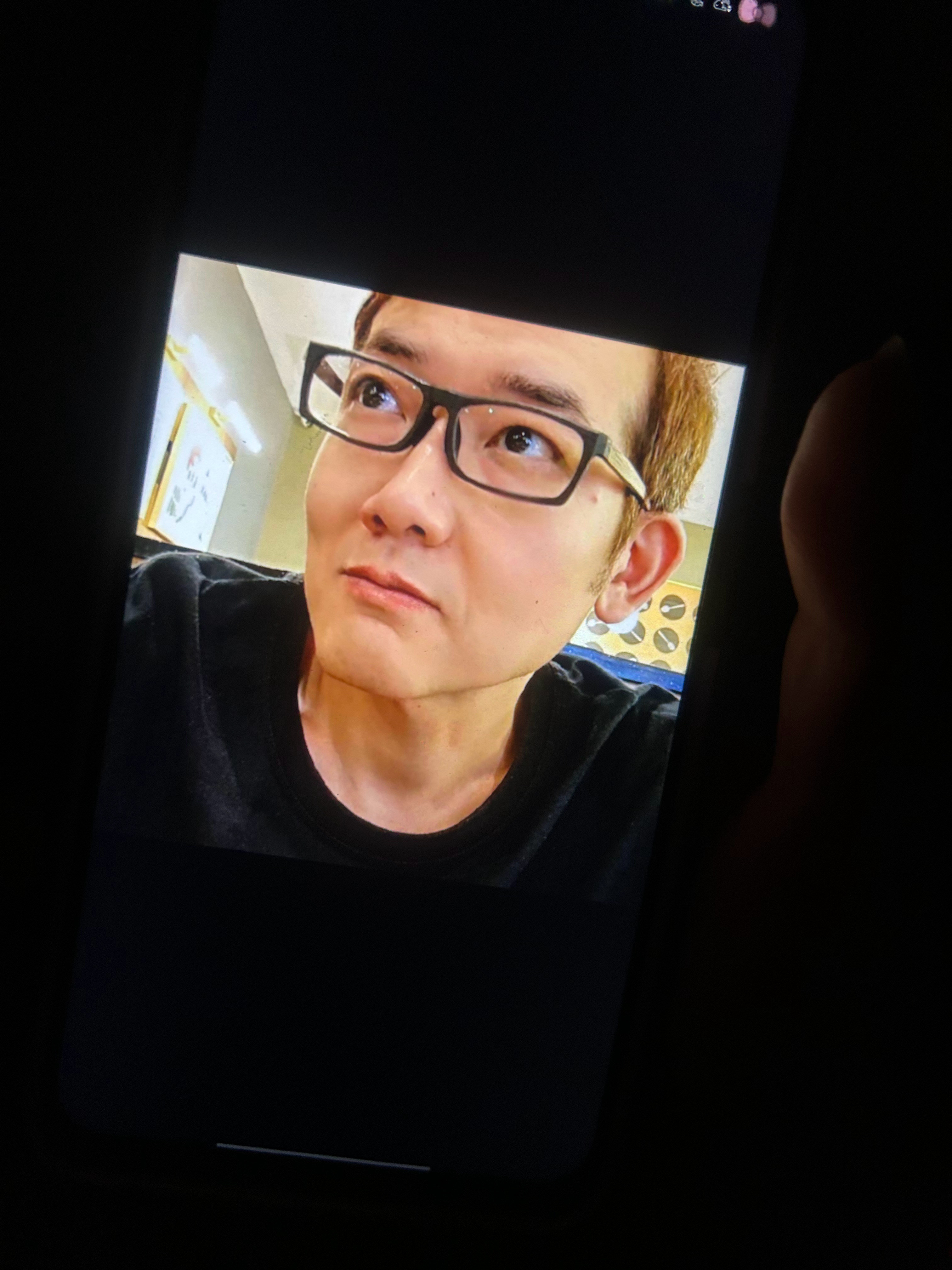 你看人家我畅哥 怎么这么帅啊 你怎么看着老当益壮的呢？