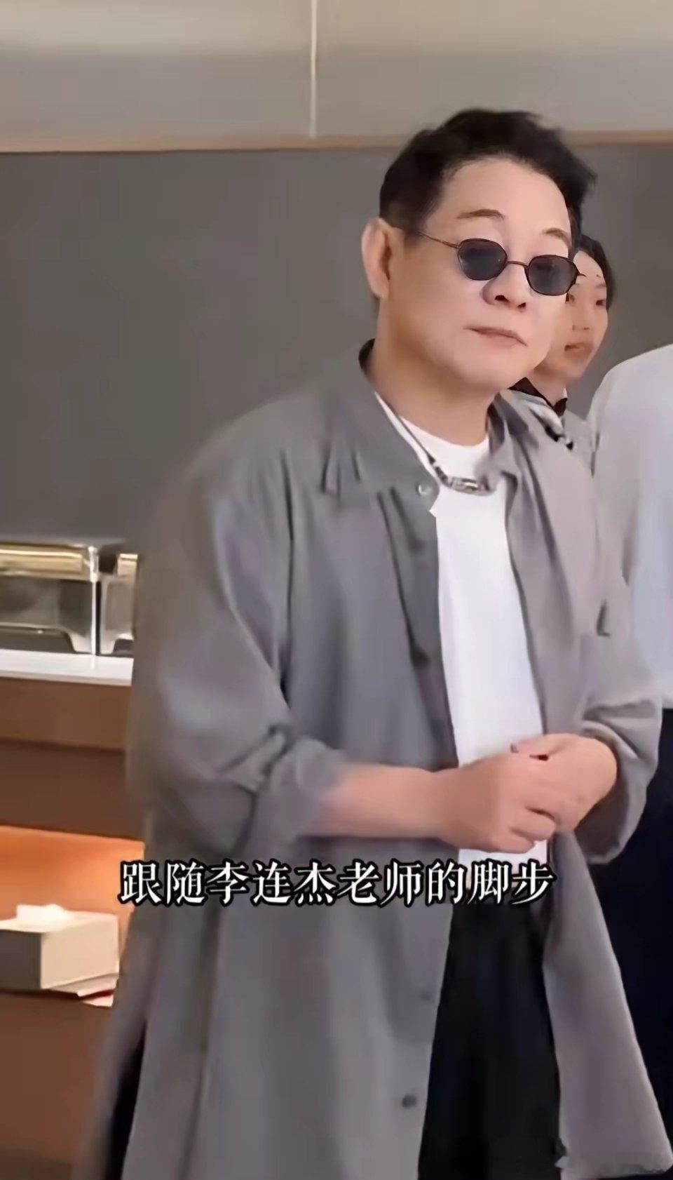 华系的实力真强，李连杰太给面子。买辆智界R7不说，还到“鸿蒙大酒店”体验一顿工作