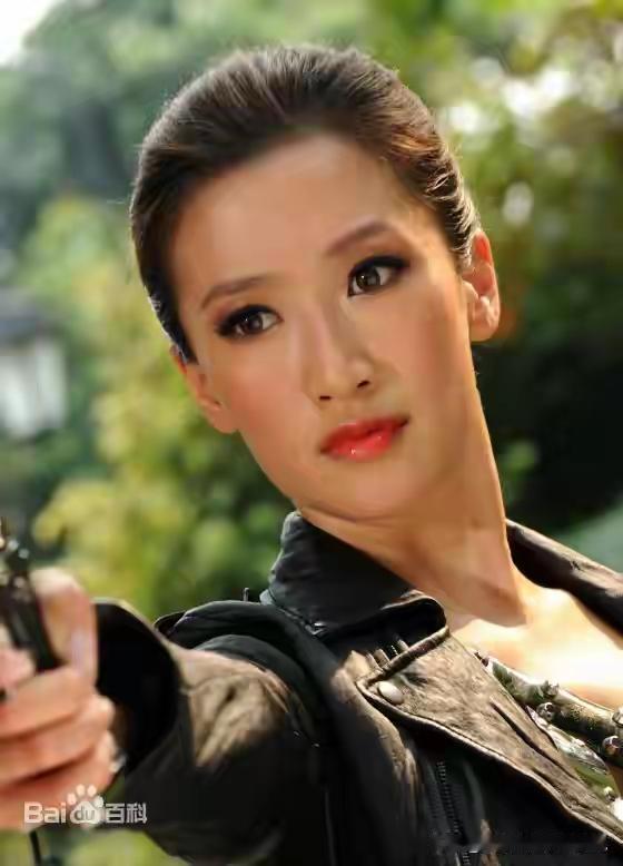 谢婷婷
这张照片简直就是翻版的四哥
他们家两个孩子都像四哥
谢婷婷长的这么漂亮