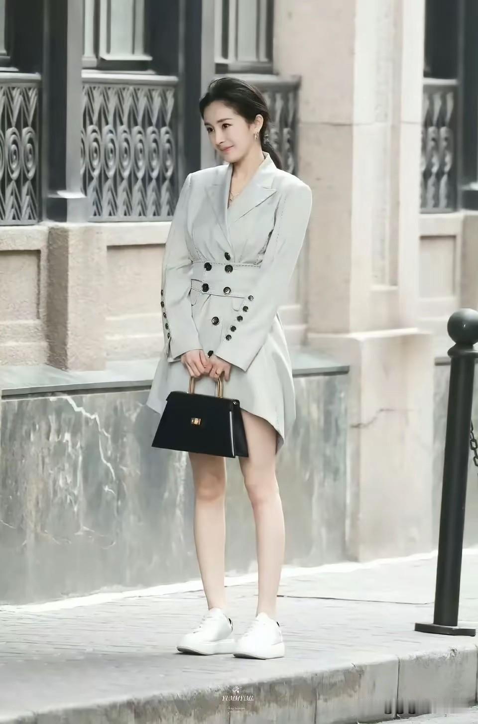 娶到这样美若天仙的老婆，刘恺威居然还舍得离婚，实在搞不懂！