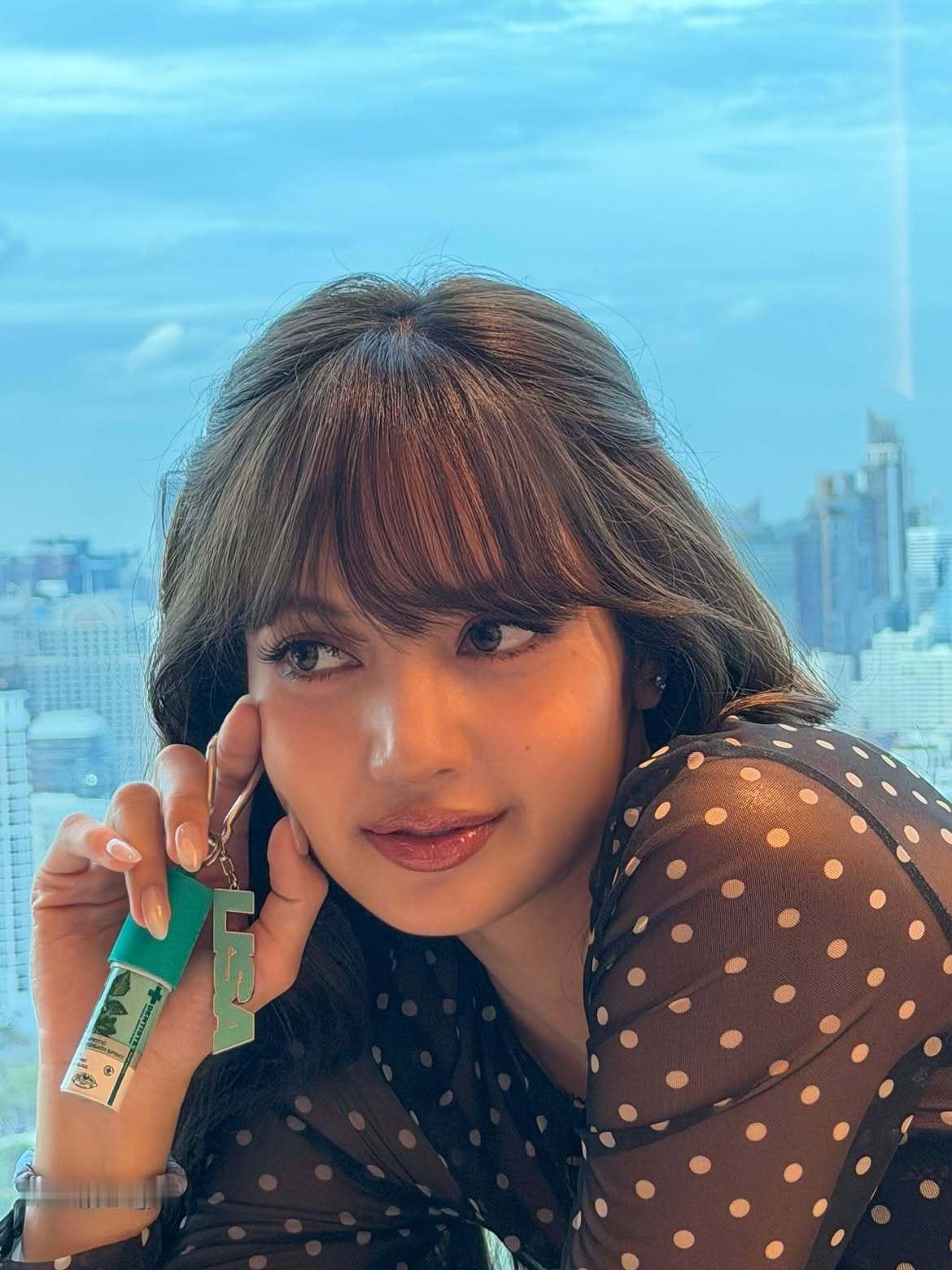 260705 Lisa更新 IG＆IG STORY✨“dentiste on t