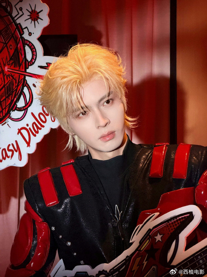 蒲熠星新歌幻想对白MV 解锁全新舞台风格，蒲熠星《幻想对白》唱跳舞台帅翻全场！ 