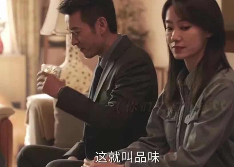 《好运家》郝有嘉：收敛一点
郝有嘉（张小斐）的追求者院长来家里找她，罗文慧（隋俊