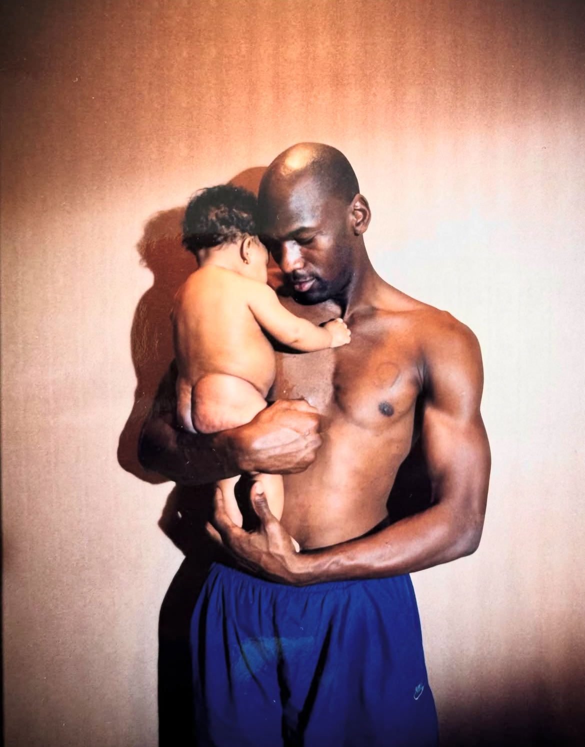 ❤1993年，乔丹和他的女儿Jasmine📷Walter Ioosssatur