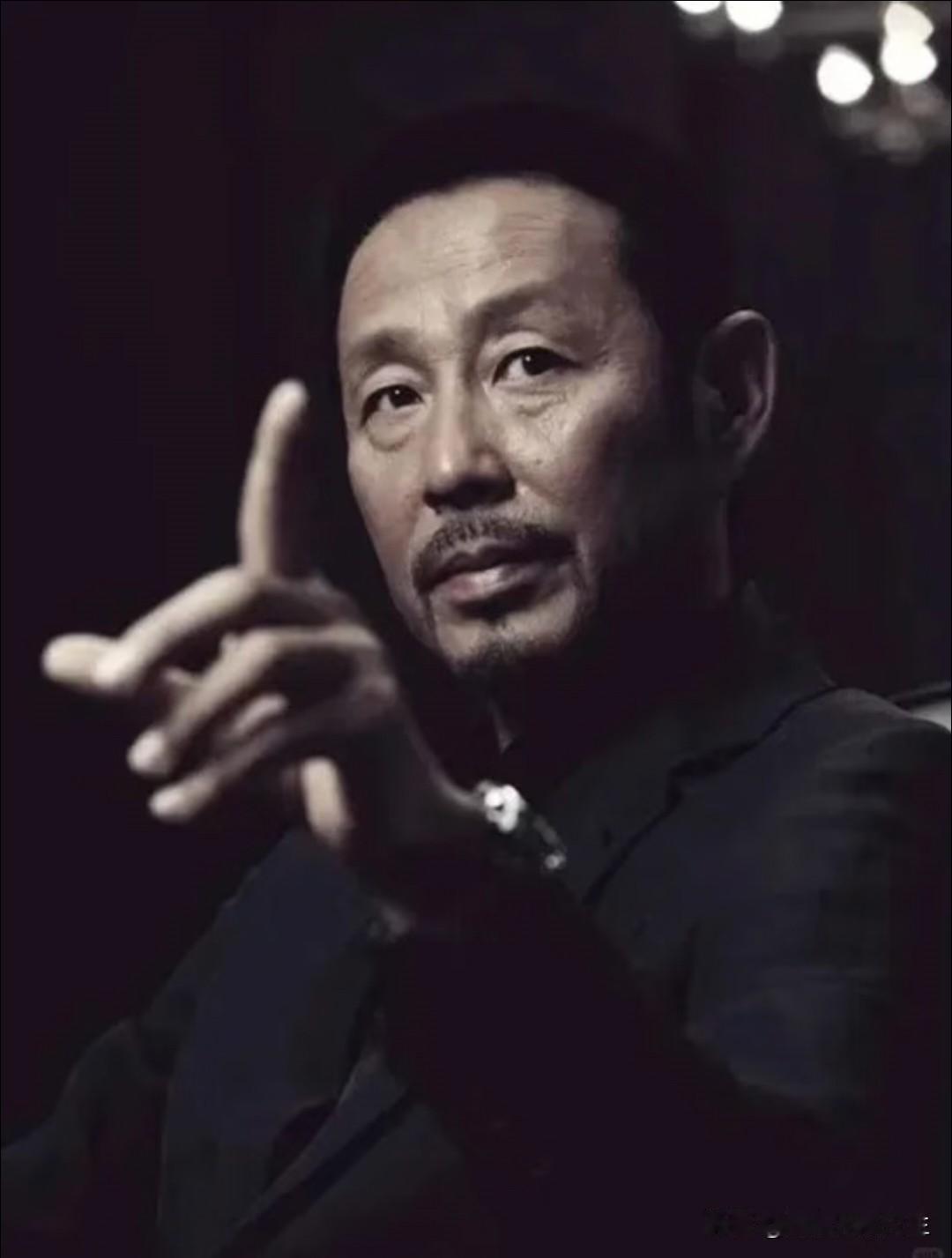 陈道明有一段通透又现实的话：
“没有亲人，你能活；没有朋友，你能活；就算一个人，