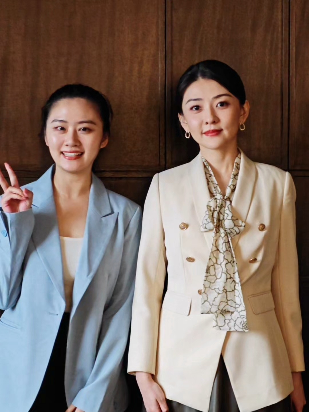 赢风杀青啦跟着卢总一路奋斗，我们的迅通也越来越好了！黄景瑜老师真的巨巨巨帅巨好！