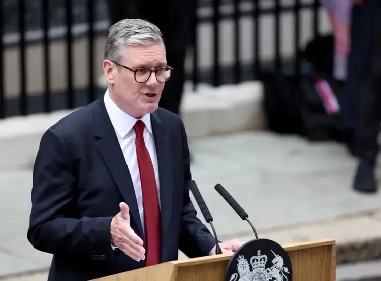 英国政府宣布推出一项总额高达3.18亿英镑的电动卡车购置补贴计划，运输企业可以在