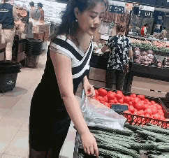 媳妇今天非要吃拍黄瓜！  