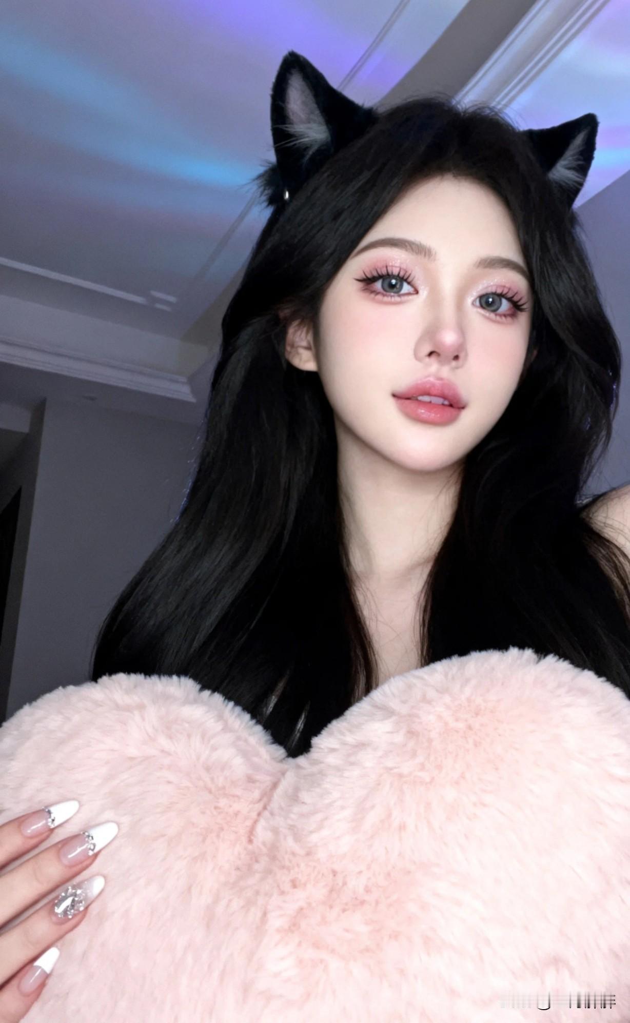 猫耳少女与毛绒玩具的梦幻合影🌟✨猫耳装饰好看还是毛绒玩具好看？