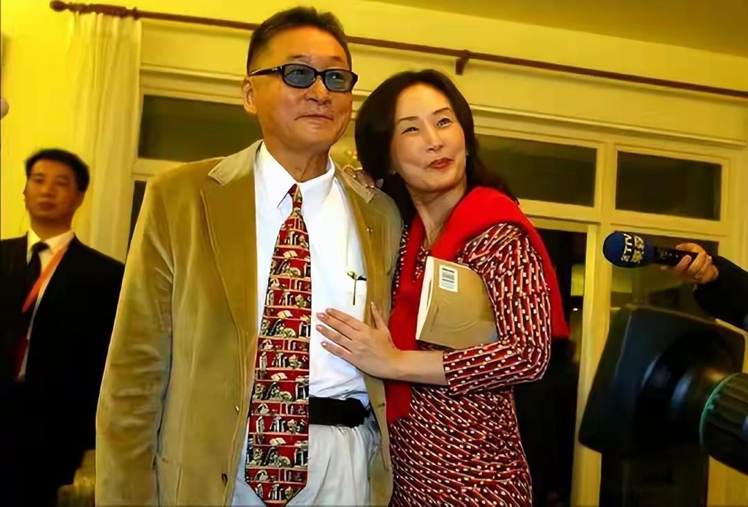 李敖死前最怕“私生女”李文突然来看他。2018年患脑癌的李敖，立遗嘱最先防着李文