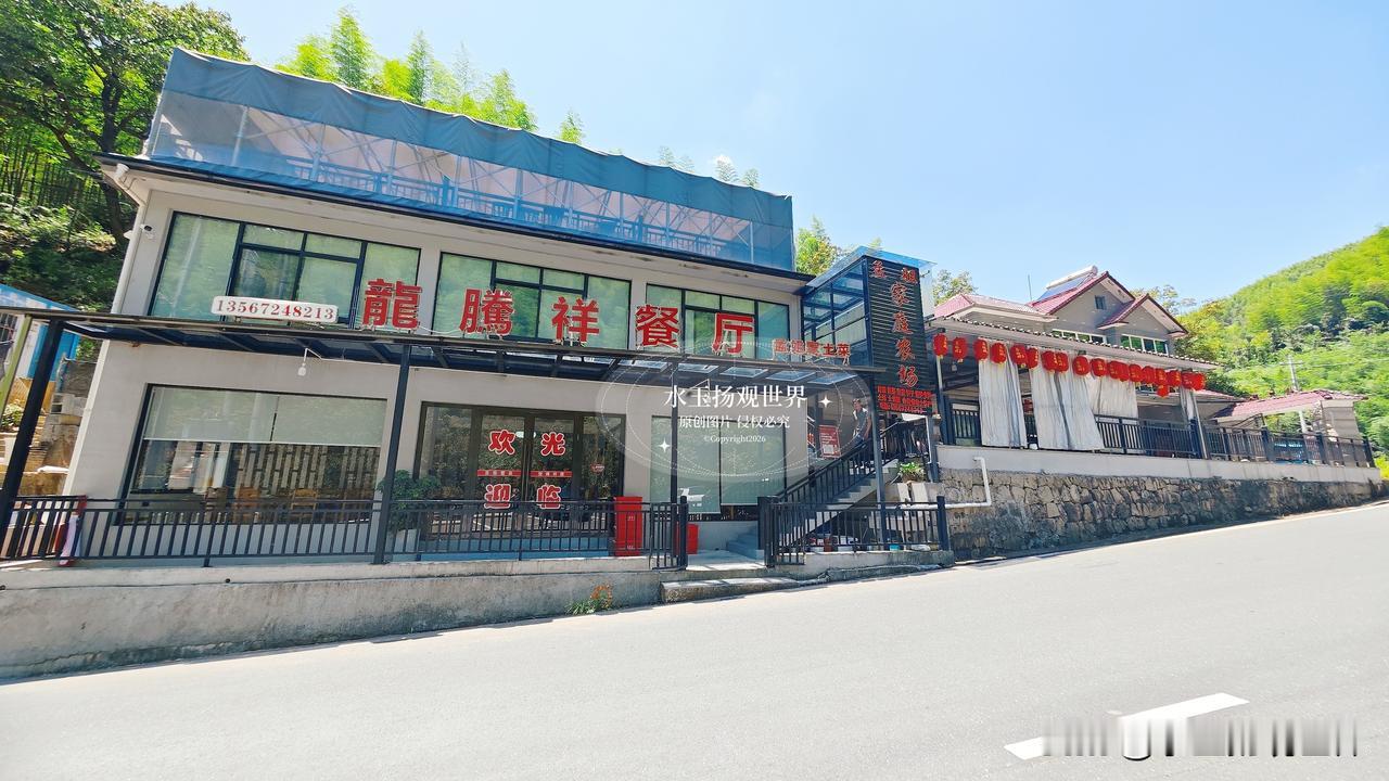 夏日奔赴安吉龙出没峡谷漂流，一路穿行连绵竹海，玩水过后满身燥热，总怕景区周边餐馆