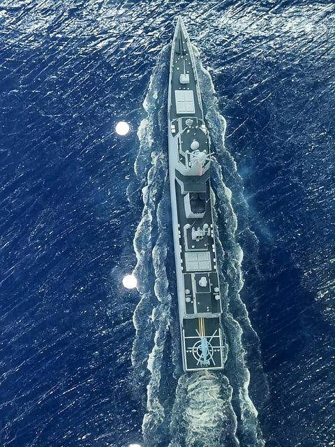 中国海军新力量来袭！刚入列的娄底舰（舷号 176）让 052D 再上新高度。它雷