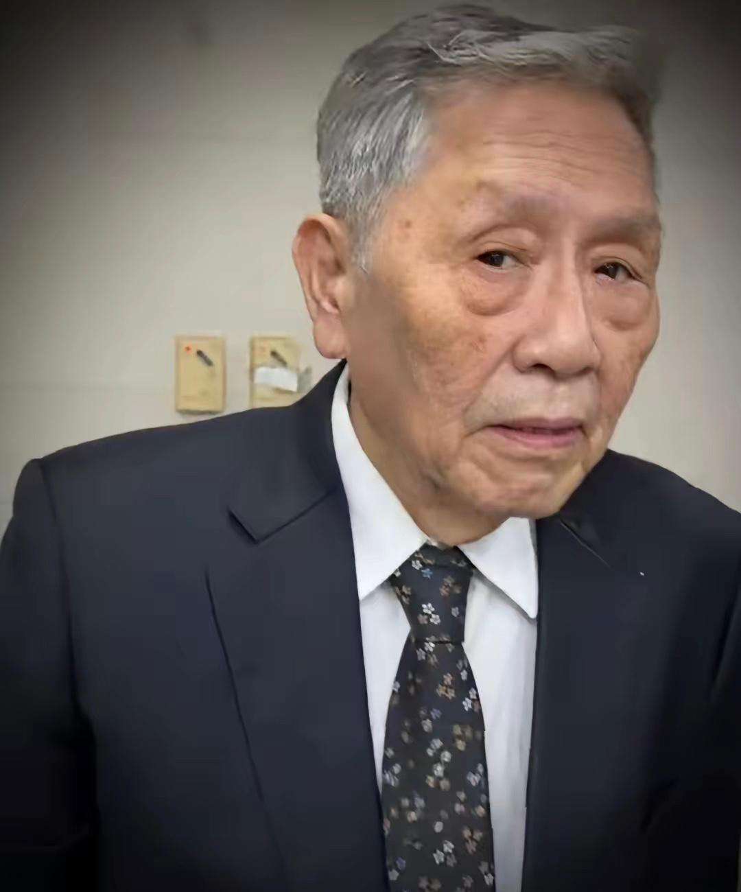 听到帅化民说“该死还不死，这个月已经死了六个好朋友了，人生自古谁无死，别插队就好