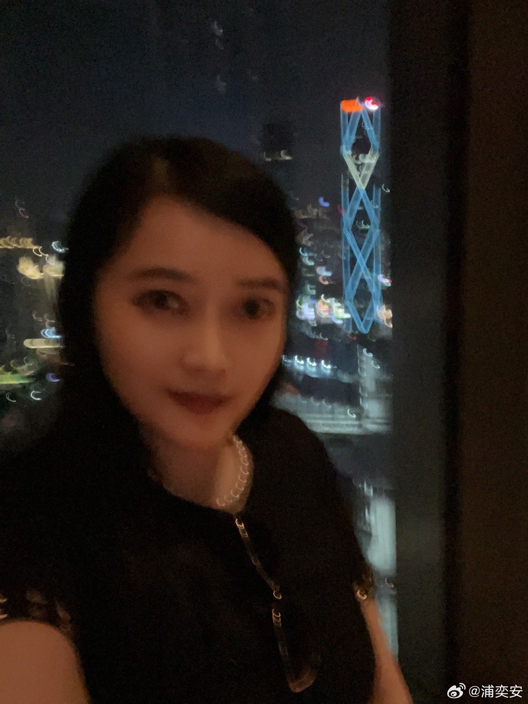 安安与平安有个约会。透过财经看世界安在行