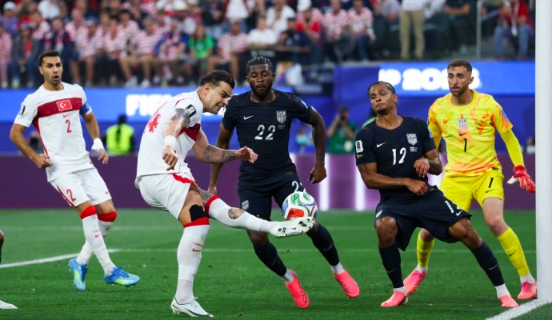 尊严赢球难改命运！土耳其3-2绝杀美国，双子星闪耀依旧小组出局2026美加墨世界