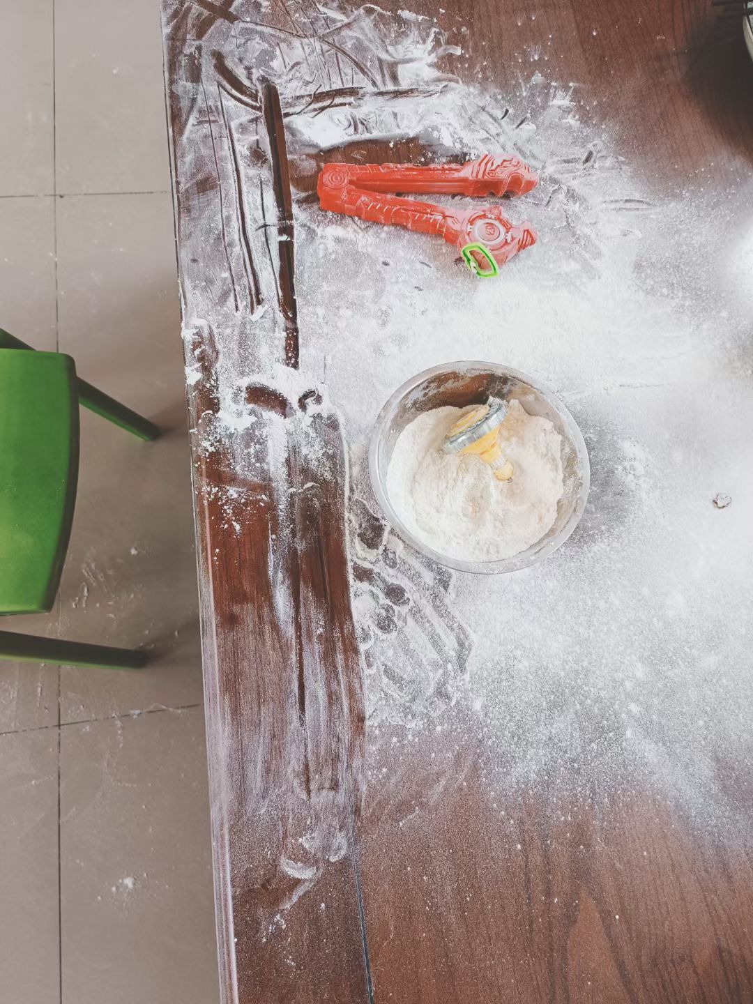 突然觉得带孩子很轻松真的吗…我只知道每年寒暑假，家姐比较崩溃，我也比较崩溃（实拍