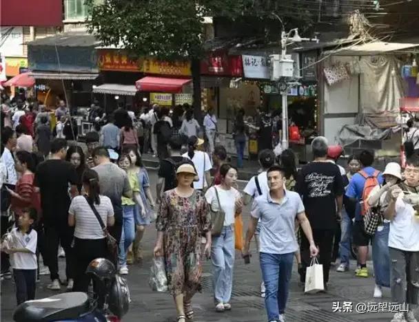 现在部队官兵出行，为何都着便装呢？有新规规定战士上街必须穿便服吗？那平时是否要准
