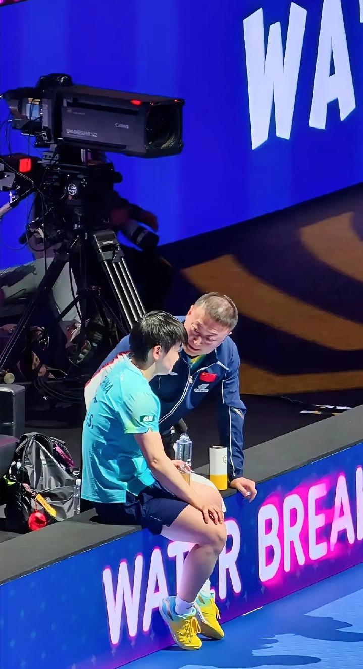 大比分2：3落后，
你小小的身躯担着千斤重担，
此时此刻的你肯定想尽了办法，
屏