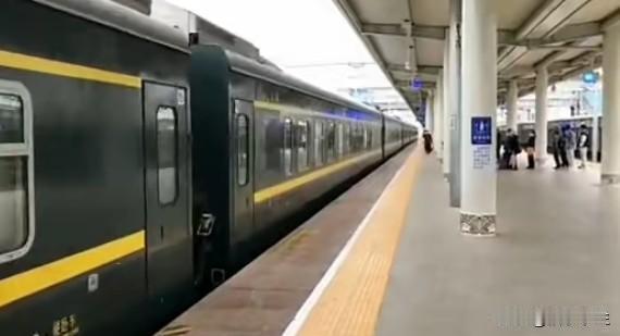 旅游列车160列+美食上火车：绿皮车的翻身仗，关键在"慢"出价值
8部门联合推动
