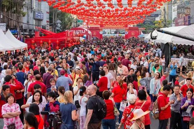 还有5天就是2025年元旦的，但有些人坐不住了，因为不调休了，只有1天假期。
