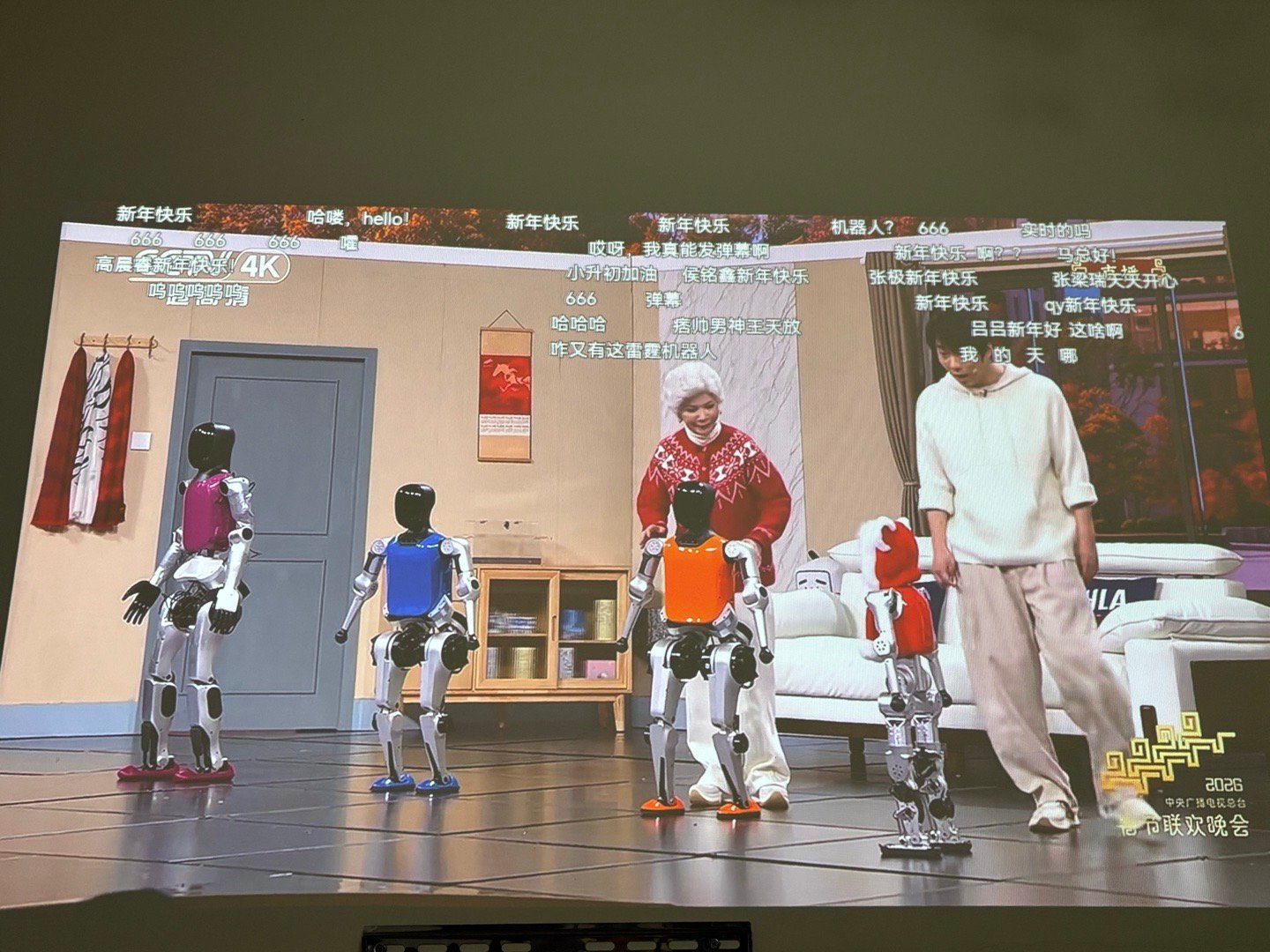 内娱第一对跨人类双胞胎  蔡明这波直接把内娱拉进赛博时代！1:1复刻仿生机器人亮