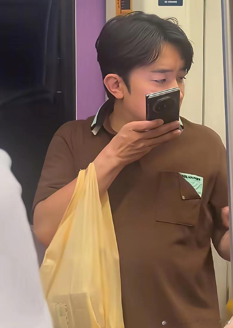 王祖蓝用的是什么手机？ 