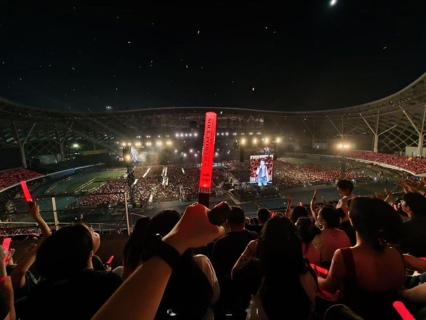 这可是数码闲聊站实锤的哈！400mm定焦就是手机增距镜终极方案，vivo 又一次