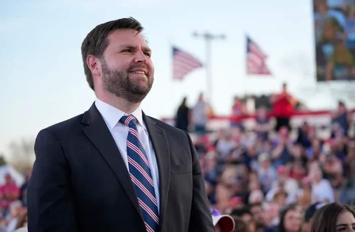 伊朗做两手准备是对的，不要把美伊谈判的宝押在万斯身上。
万斯参不参加美伊谈判压根