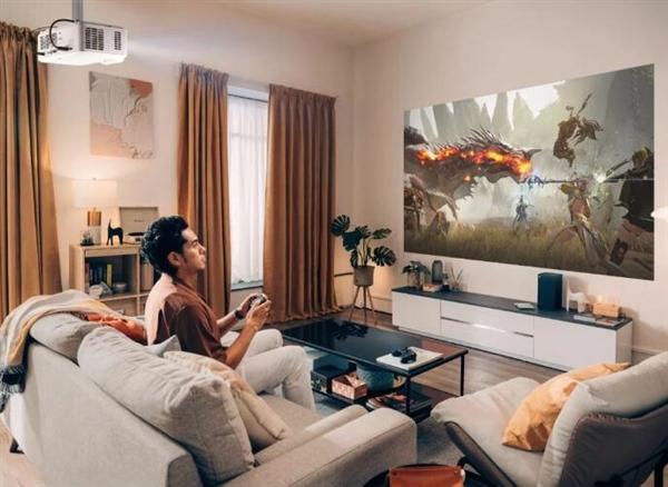 优派推出了新款投影仪LX700-4K，它的最大推荐图像尺寸为300英寸，刷新率为