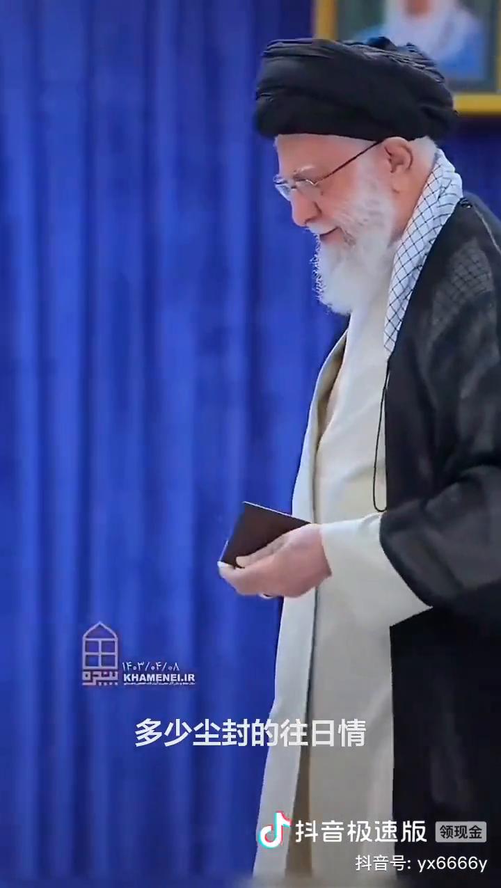 今夜微风轻送，把我的心吹动。多少尘封的往日情，重回到我心中。往事随风飘送，来「抖