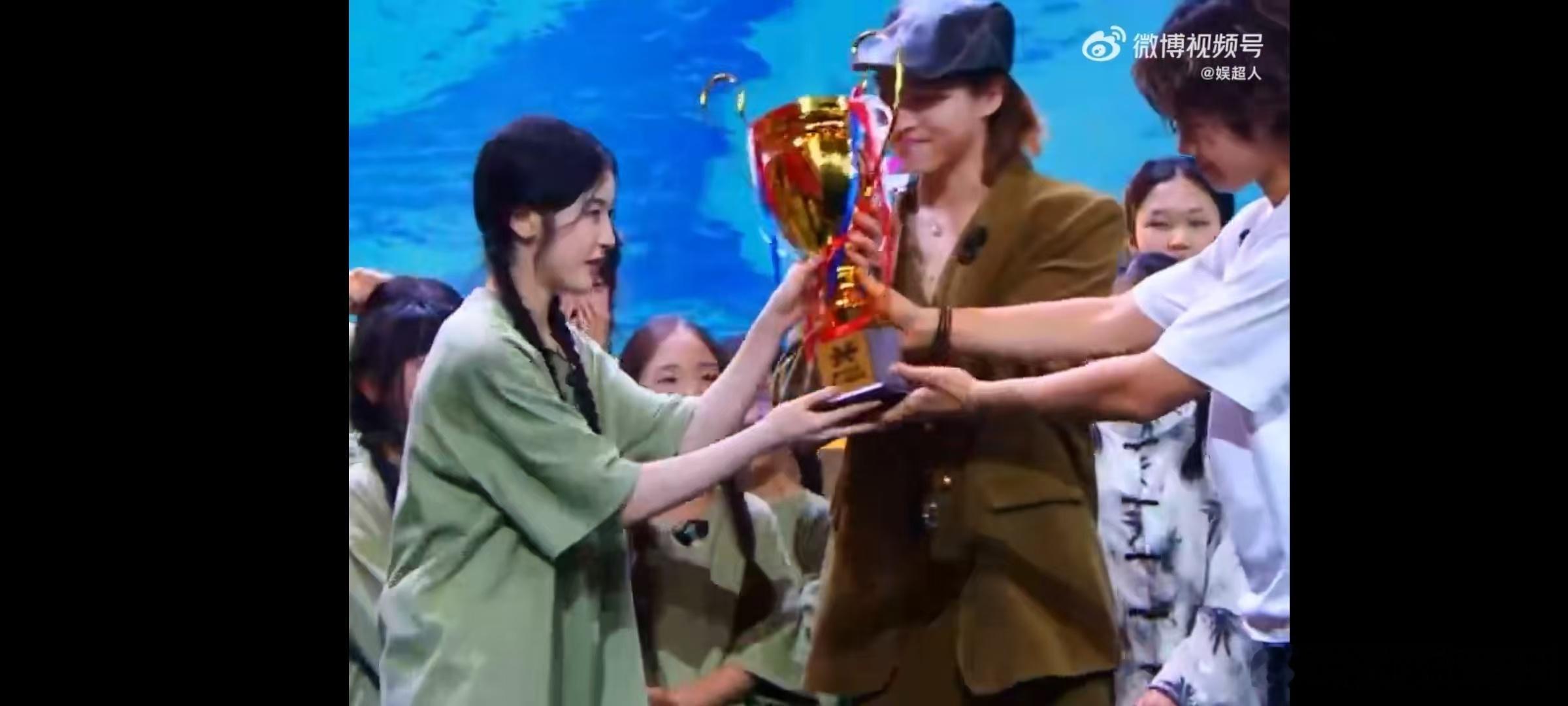 赞多 内娱轮回  赞多真的变了好多，从当年的孩子到现在独当一面。他的每一步都走得