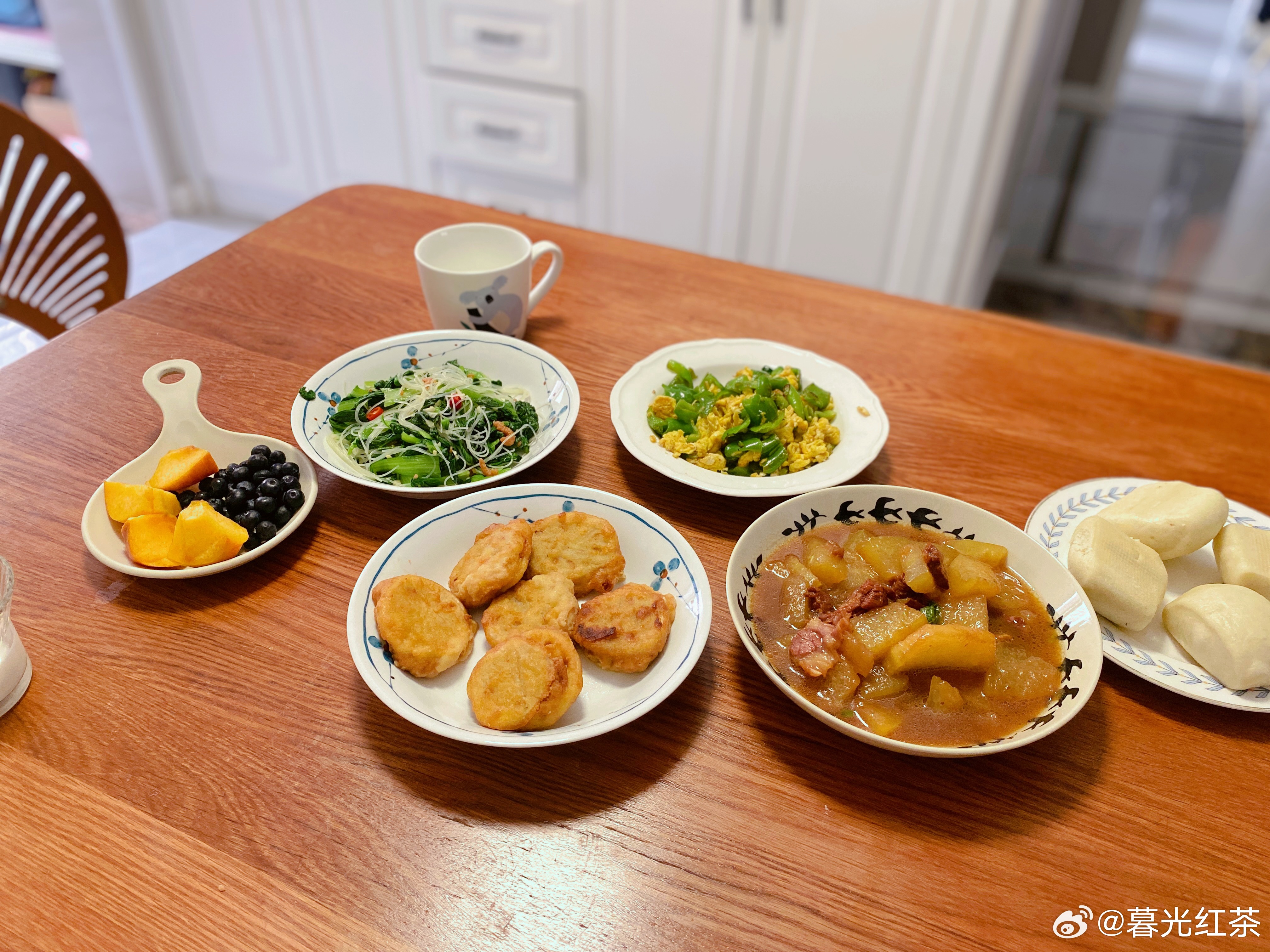 高三生的家常便饭入伏第一天来了个下马威，上午的大暴雨好似末日来临，狂泻一通，天晴