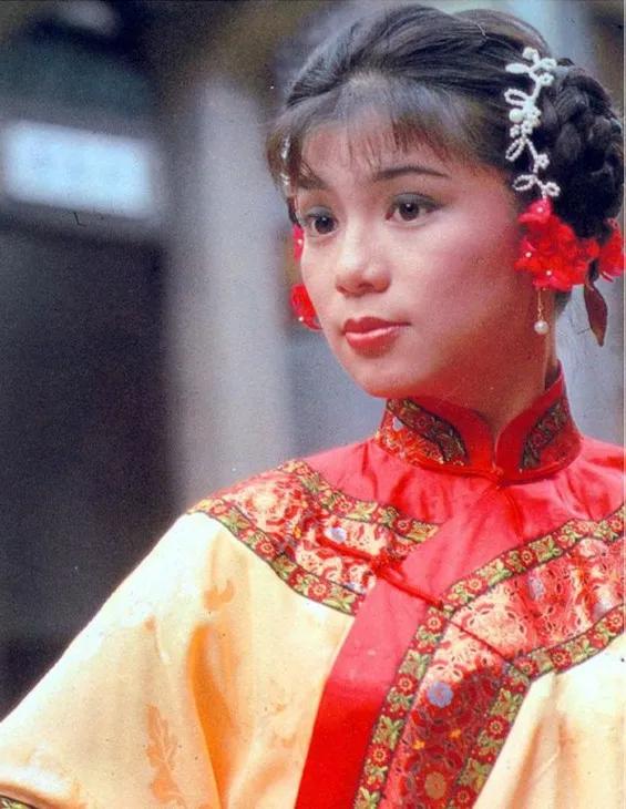 绝版翁美玲古装扮相，翁美玲可以说是周迅之前落入凡间的精灵。翁美玲在前，周迅在后。