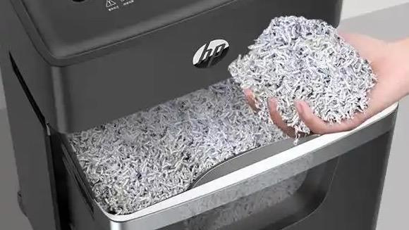 国安机关提醒：看似可靠的碎纸机，也可能泄密，日常办公里，碎纸机靠物理切割销毁涉密