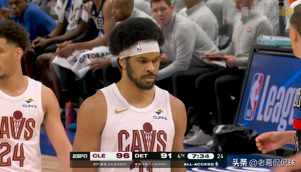 骑士当家中锋阿伦真是太可惜了！在今天骑士客场以119：122惜败于活塞的比赛中，